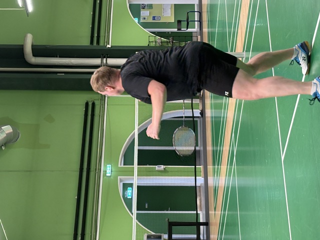Spiller ved nettet