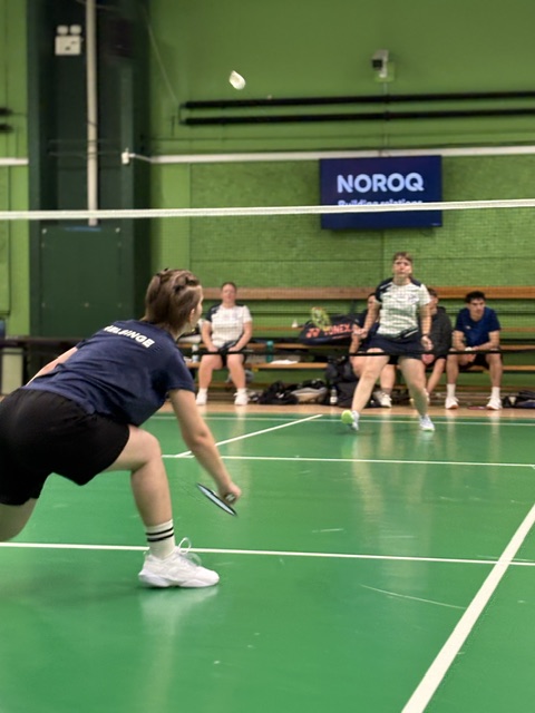 Spiller modtager ved nettet
