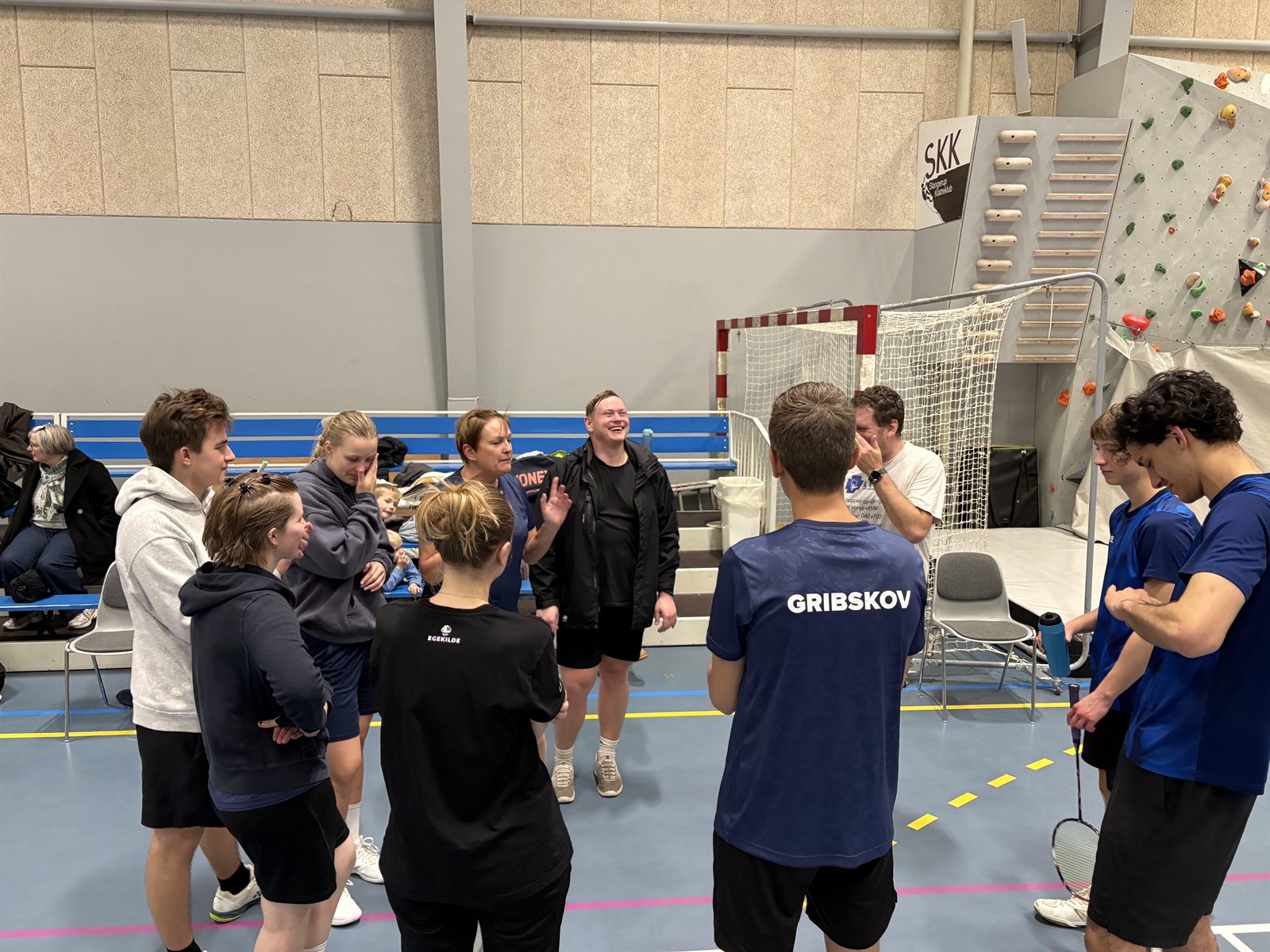 Gribskovs 2. hold samlet i hallen i Slangerup